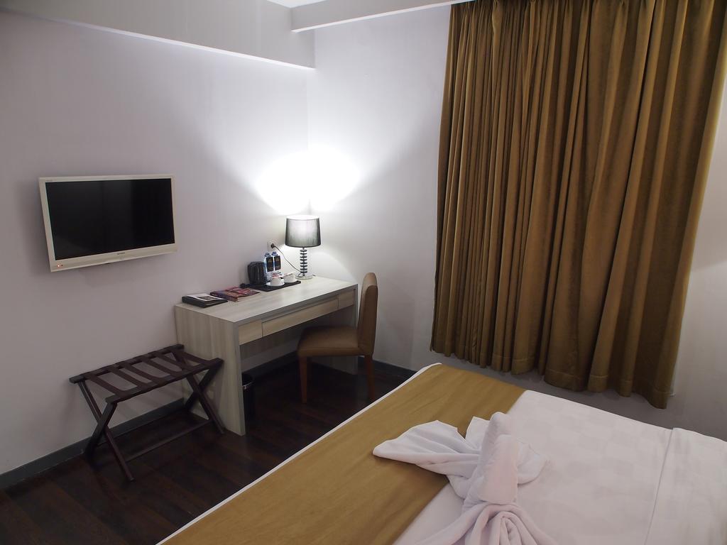 Maven Fatmawati Hotel Jakarta Exterior foto