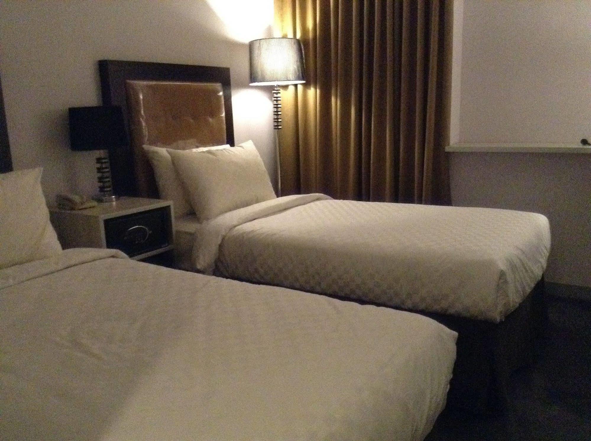 Maven Fatmawati Hotel Jakarta Exterior foto
